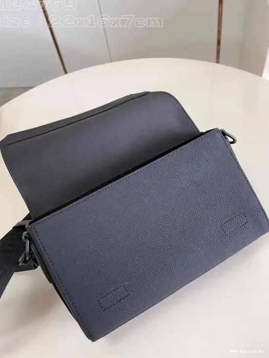 AAA Replica Ru LOUIS VUITTON Messenger PM-22*16.5*7CM Takeoff 0618